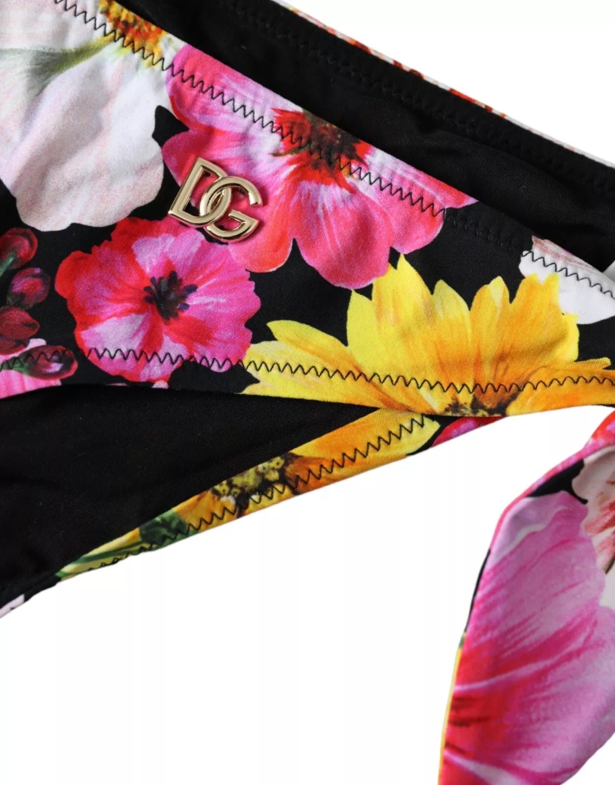 Costume da bagno con stampa floreale nera e slip bikini