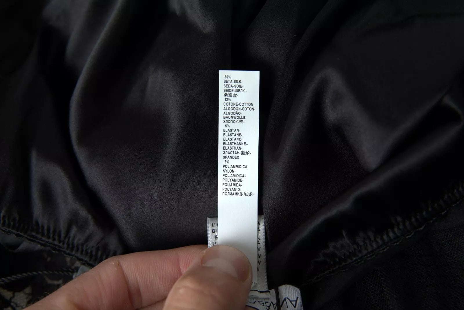 Sinnliches schwarzes Camisole-Top aus Seide