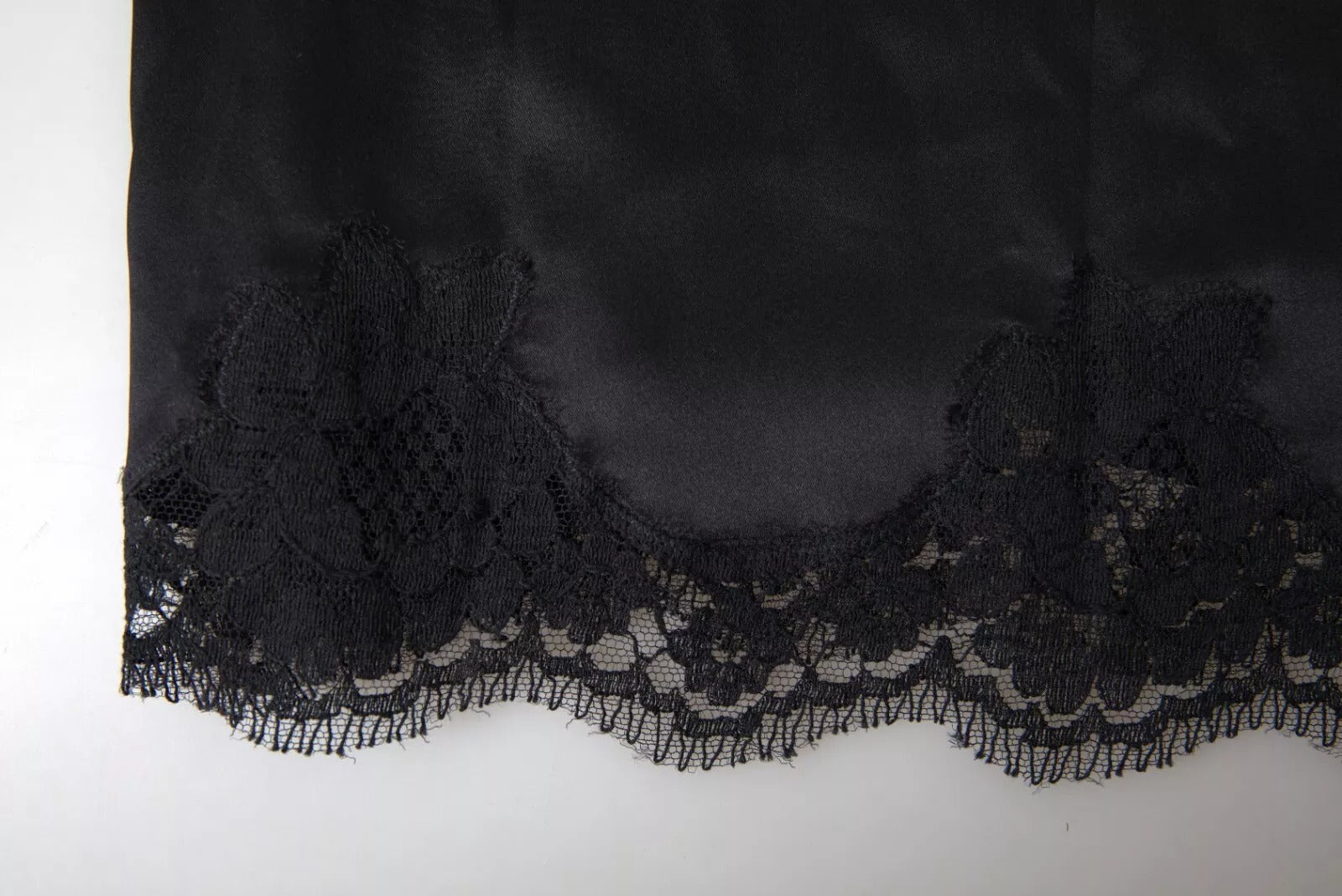 Sinnliches schwarzes Camisole-Top aus Seide