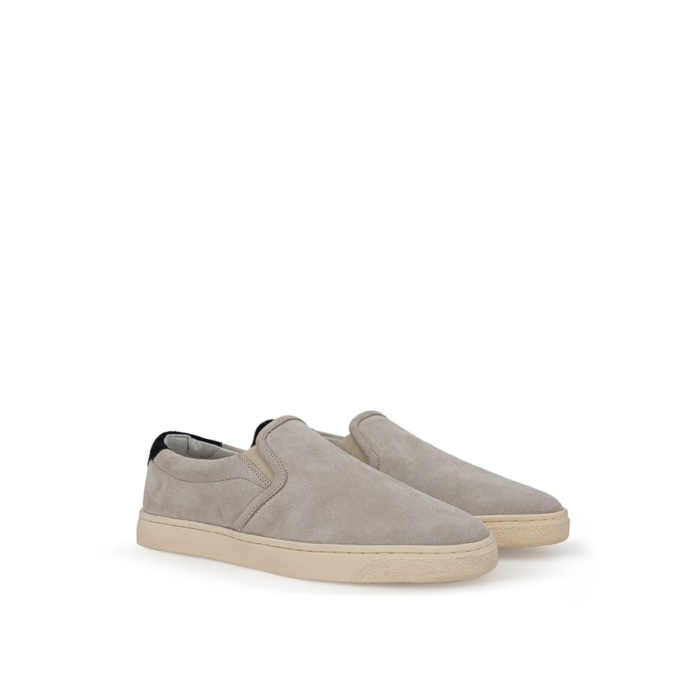 Grauer Ledersneaker