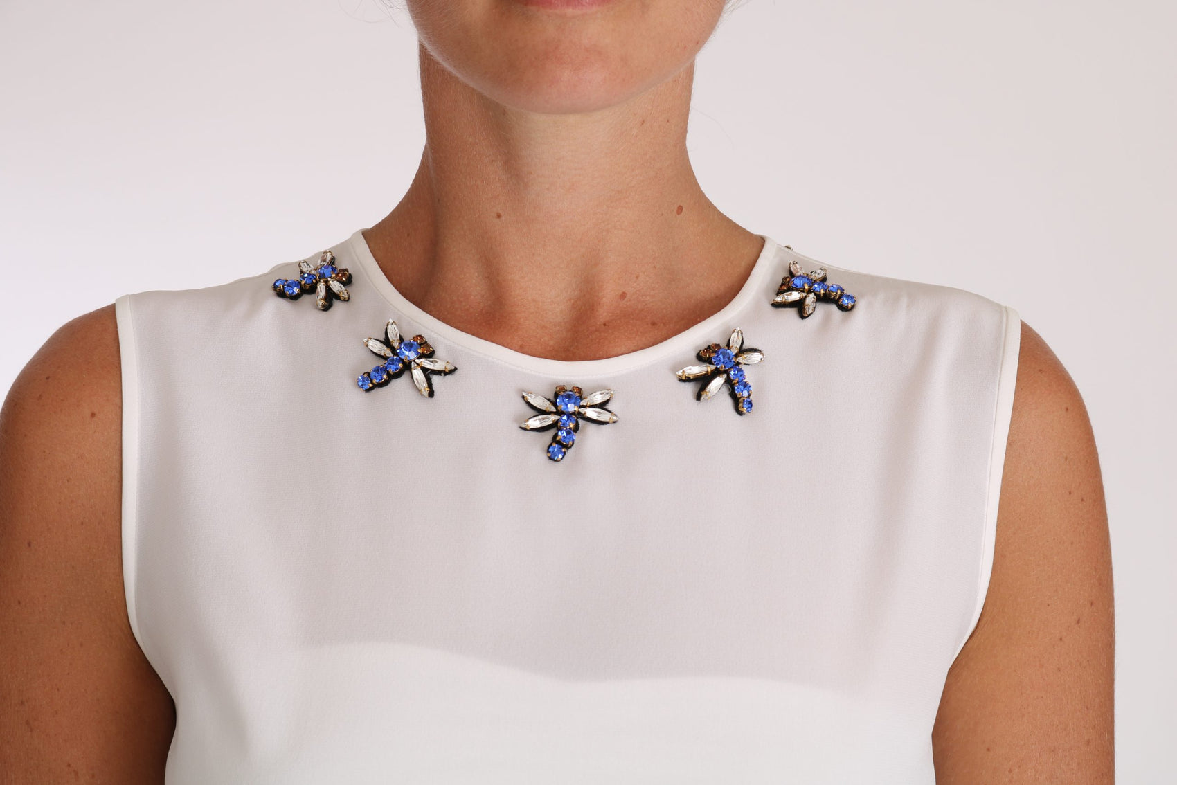 Elegante, verzierte, ärmellose Seidenbluse