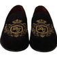 Elegante schwarze Loafer mit goldener Kronenstickerei